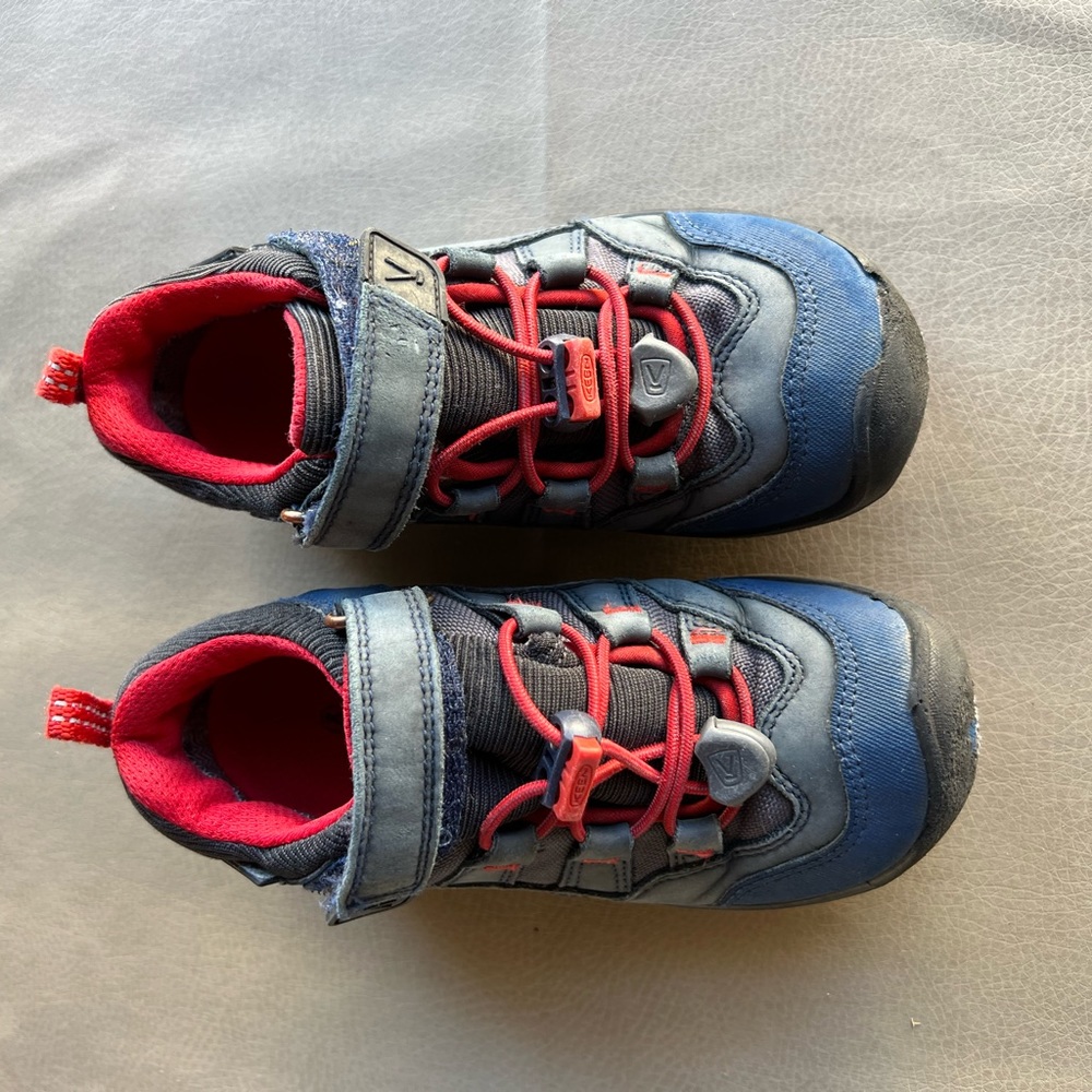 Keen hiking shoes in GUC. 99% sure these are US size 11–tag is faded—see length